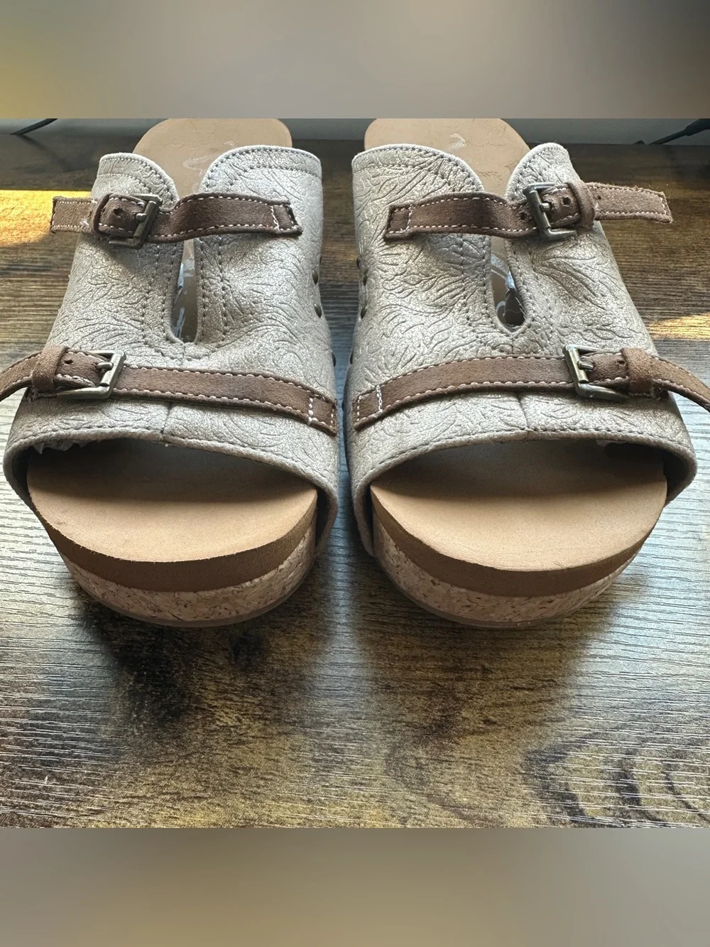Very G Bellvue Sandal 7‎ Tan Brown Wedge Buckle Stud Detail Boho Western Comfort
